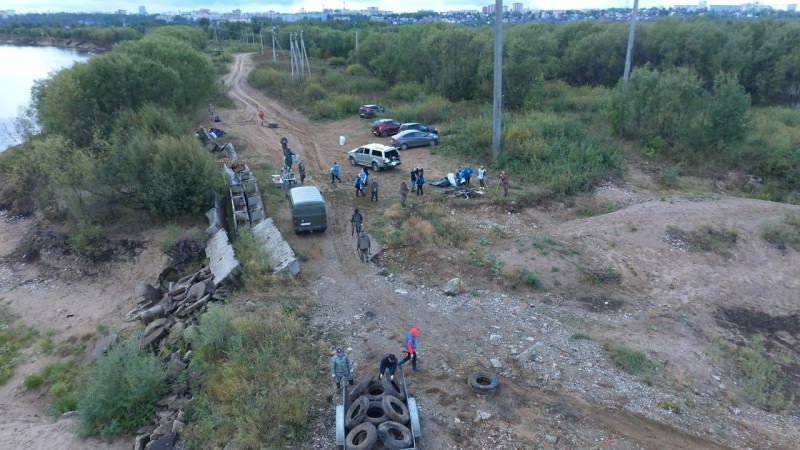 В Заречье очистили от мусора берег реки Сысолы
