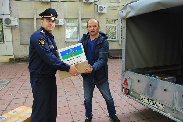 Сотрудники УФСИН по Коми передали гуманитарную помощь для жителей ЛНР и военнослужащих