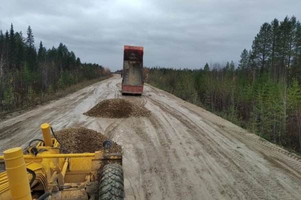 Правительство Коми взяло на контроль дорогу под Усинском, где 9 октября застряли машины