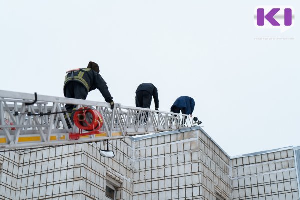 В Воркуте пожарные спасли мужчину