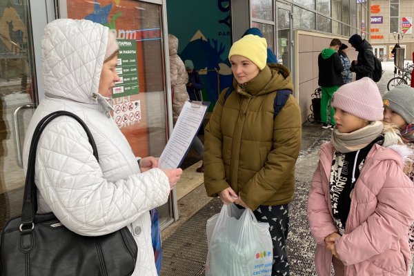 Ленин, красная гвардия и серп с молотом: в центре Сыктывкара прошла интерактивная акция ко Дню Октябрьской революции 