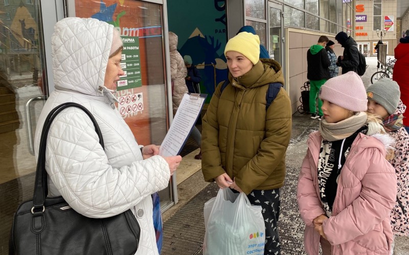 Ленин, красная гвардия и серп с молотом: в центре Сыктывкара прошла интерактивная акция ко Дню Октябрьской революции 