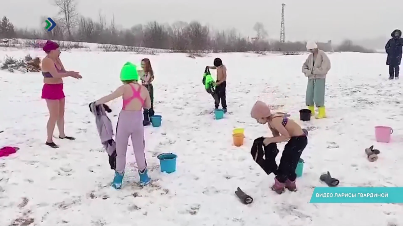 В Коми возродили старую традицию закаливания детей обливанием холодной водой