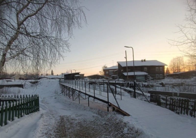 В Усть-Цильме появился новый пешеходный мост