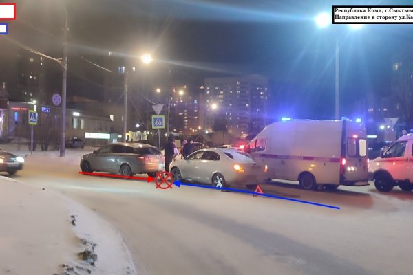 В Сыктывкаре водитель Lada Vesta не поделила перекресток с Geely Emgrand