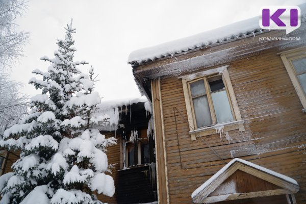 На пожаре в печорском поселке Каджером погибла женщина