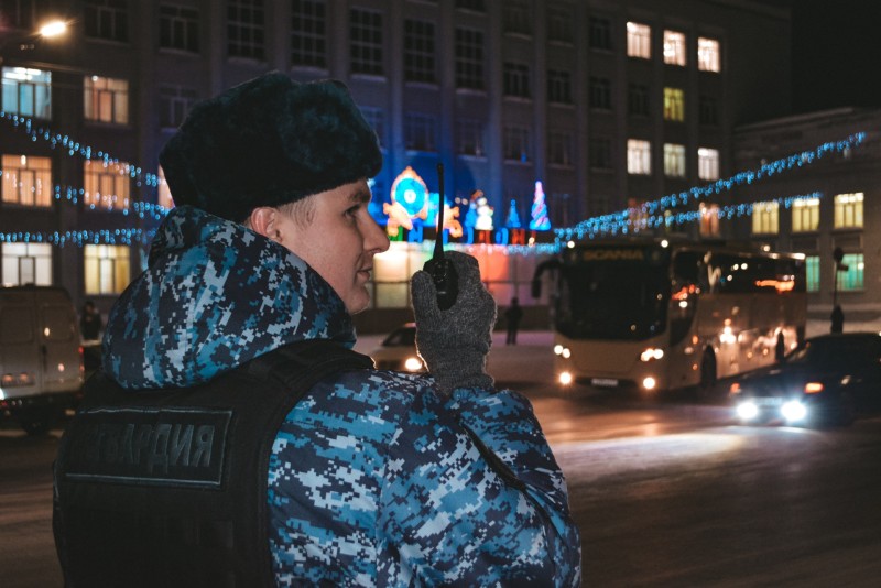 В Ухте росгвардейцы задержали посетителя бара, ударившего администратора заведения

