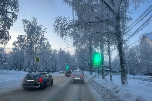 В Ухте на перекрестке Октябрьской и Первомайской появился новый светофор