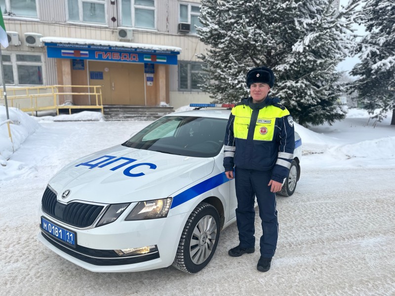 Полицейские Сыктывкара помогли водителю, у которого сломался автомобиль