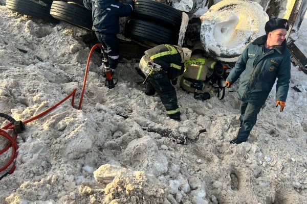 В ДТП с лесовозом под Сыктывкаром пострадали пять человек