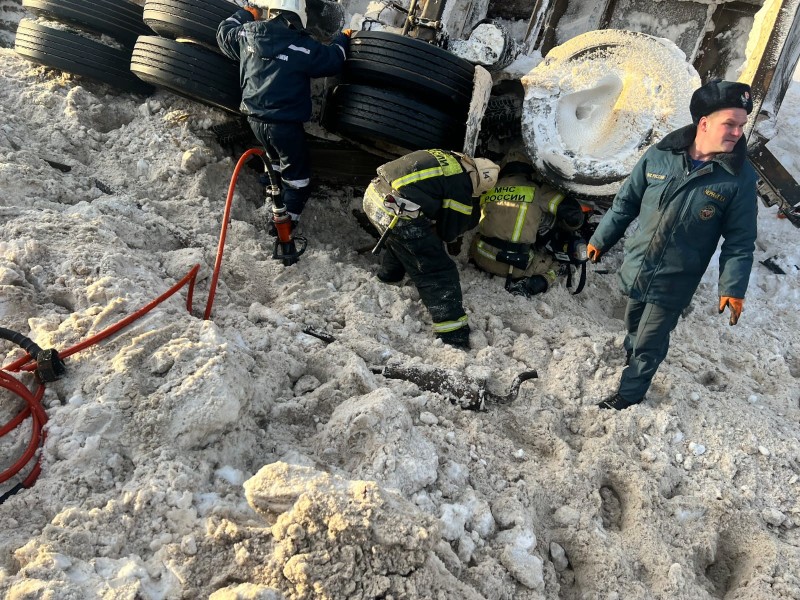 В ДТП с лесовозом под Сыктывкаром пострадали пять человек