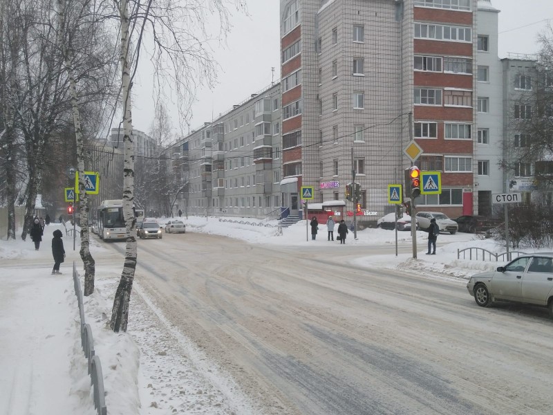 В Сыктывкаре на одном из проблемных перекрестков светофор будет работать в режиме день/ночь