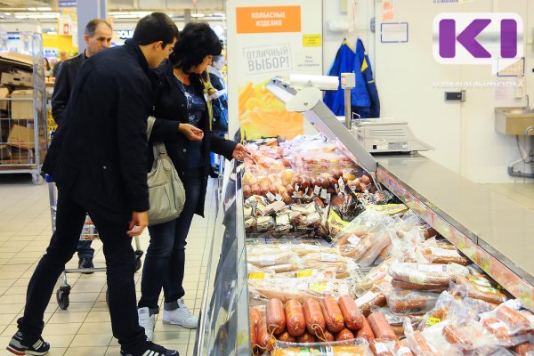 Россиянам предложили позволить употребление продуктов в магазинах до оплаты на кассе

