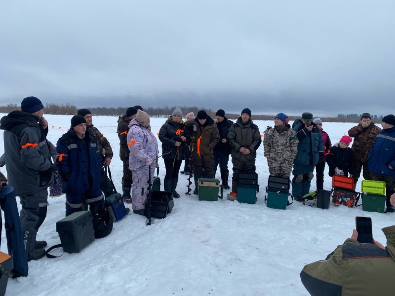 Бур, лунка и крючок: в Жешарте прошли соревнования по подлёдной ловле на призы фанерного комбината