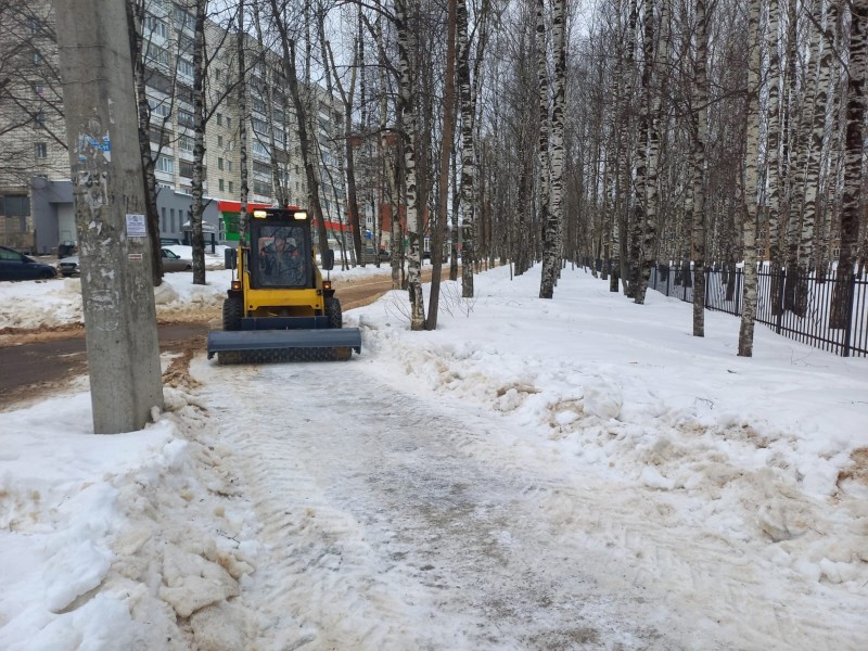 На улицы Сыктывкара коммунальщики вывели ледокол