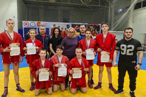 Тринадцать медалей в копилке сборной Коми на первенстве СЗФО по самбо