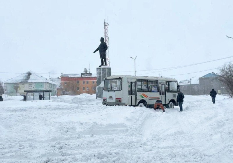 В Воркуте устраняют последствия очередной пурги