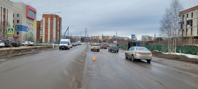 В Ухте на пешеходном переходе сбили юношу