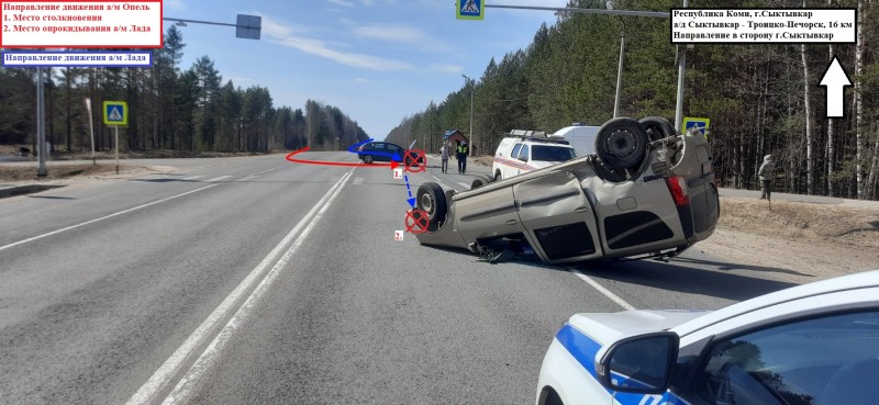 Под Сыктывкаром в аварии на трассе Largus перевернулся на крышу