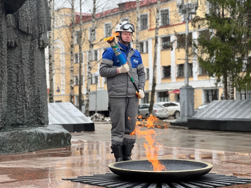 В Сыктывкаре вновь зажгли Вечный огонь