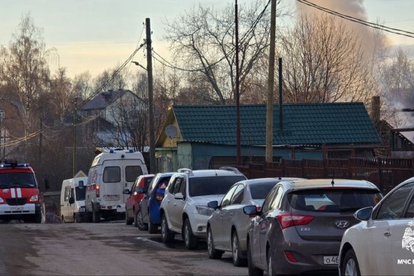 В Сыктывкаре  на ул. Клары Цеткин полыхает 