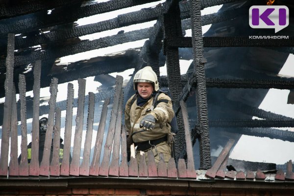 В Емве сгорел деревянный дом