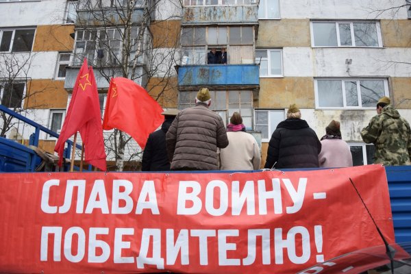 В Ухте фронтовая концертная бригада артистов поздравила ветеранов с Днём Победы
