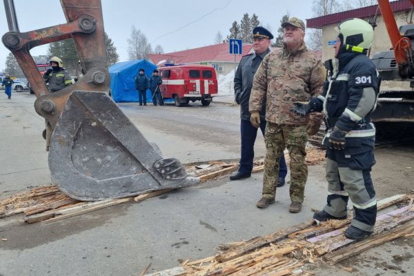 В Печоре жильцам обрушившегося общежития дали возможность вынести личные вещи и имущество