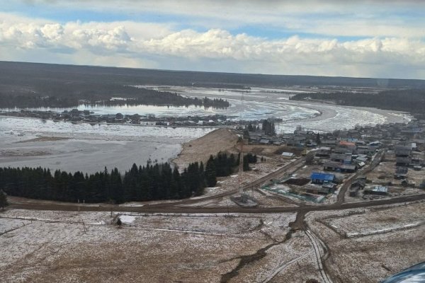 На реке Пижме прорвало затор, угрозы затопления нет, поврежден навесной мост - Владимир Уйба