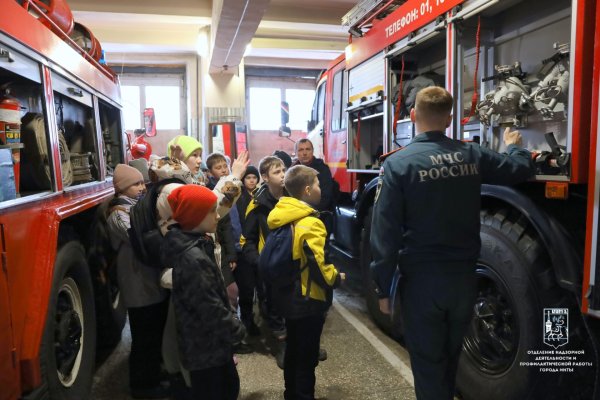 В Инте кадеты, юнармейцы и участники дружины юных пожарных побывали в пожарно-спасательной части №33
