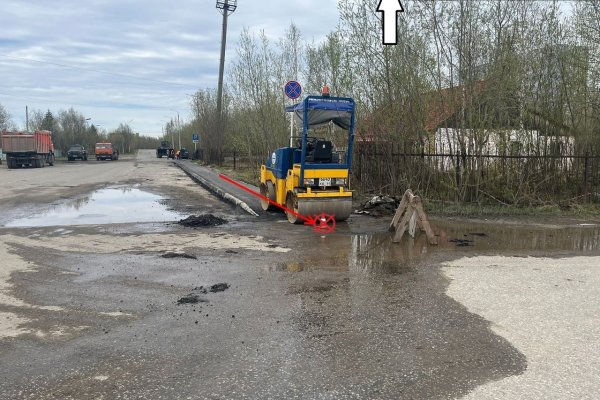 В Усинске на тротуаре под дорожный каток попал пешеход