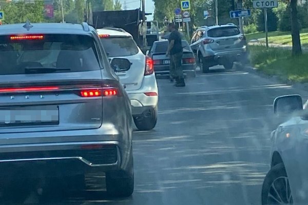 В Сыктывкаре из-за столкновения четырех авто у железнодорожного вокзала образовалась пробка