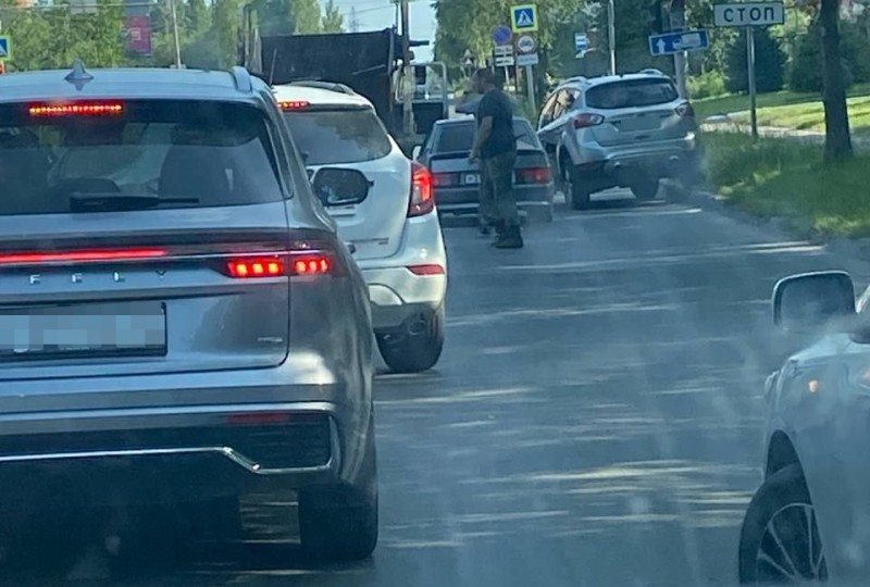 В Сыктывкаре из-за столкновения четырех авто у железнодорожного вокзала образовалась пробка