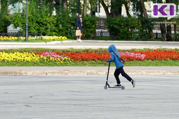 В Сыктывкаре при столкновении двух самокатчиков пострадал 17-летний подросток 