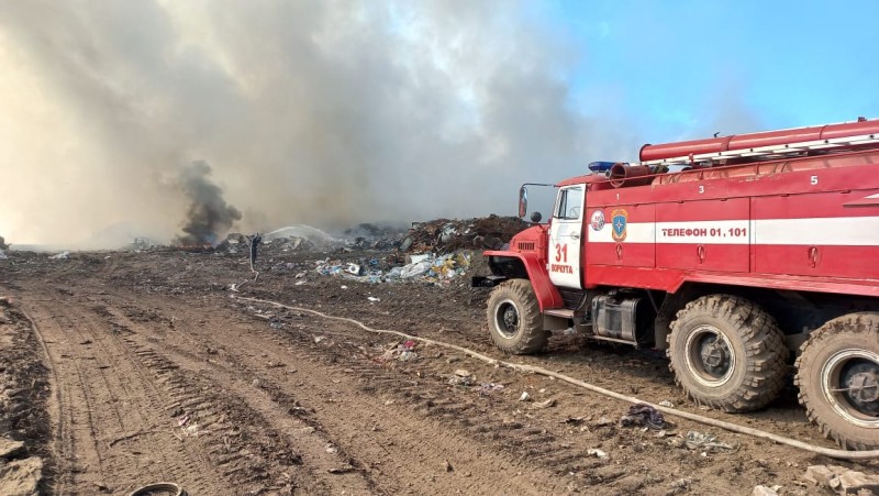 В Воркуте ликвидируют возгорание на городском полигоне