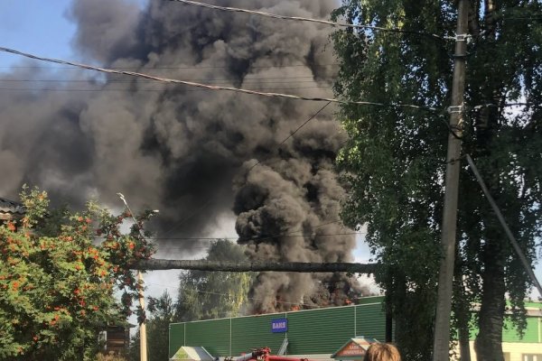 В Сыктывкаре в районе общественной бани в Лесозаводе - серьезный пожар