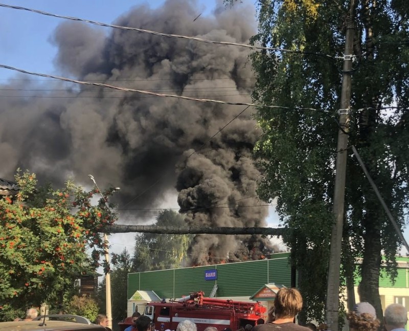 В Сыктывкаре в районе общественной бани в Лесозаводе - серьезный пожар