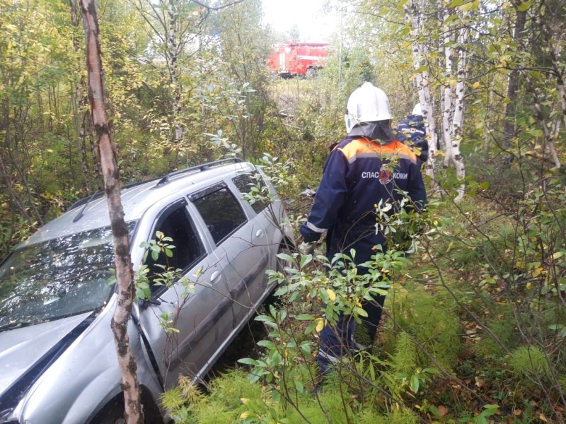 В Троицко-Печорске пять человек и LADA Largus оказались в кювете 