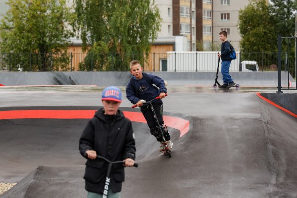 Новый скейт-парк в Сыктывкаре стал местом притяжения для любителей активного отдыха и экстрима

