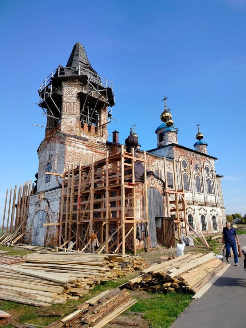 В Княжпогостском районе продолжается консервация церкви Рождества Пресвятой Богородицы