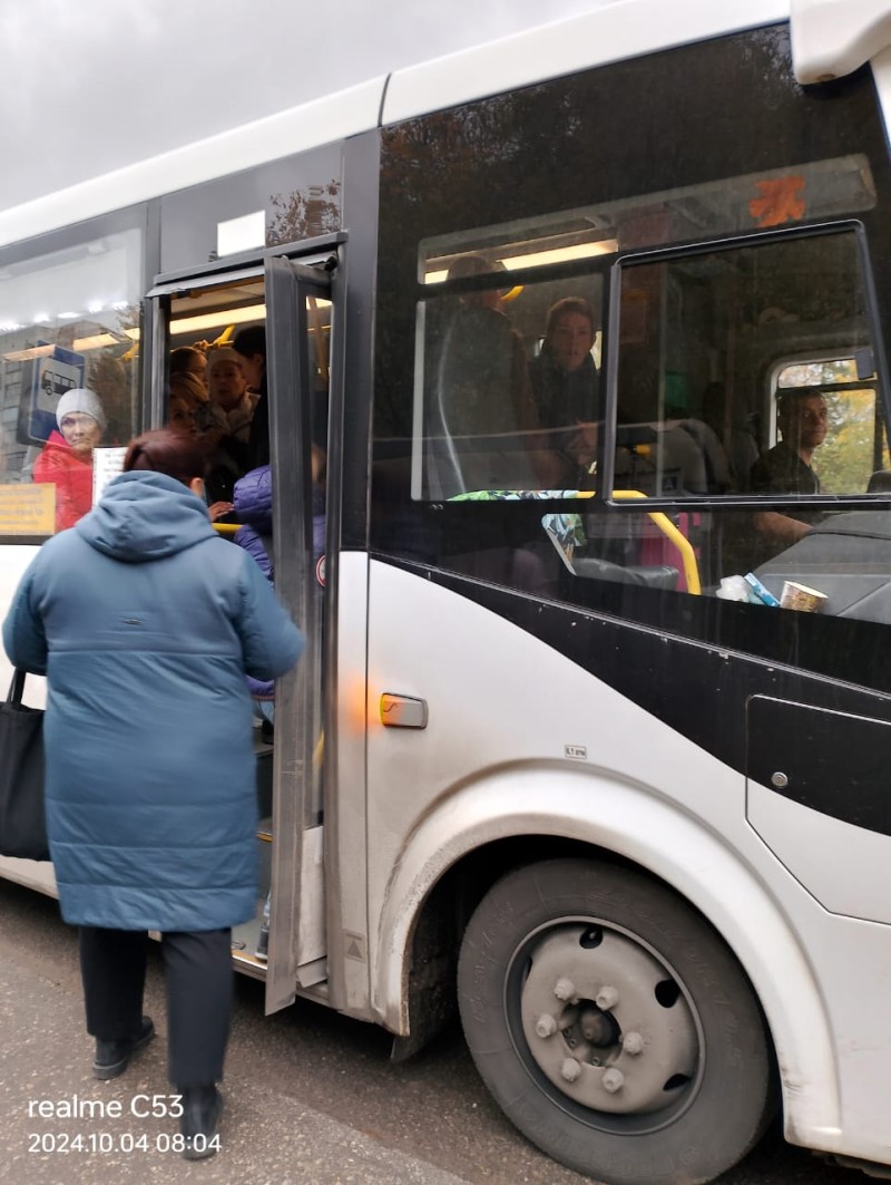 "Сельди в бочке":  каковы причины переполняемости автобусов в эжвинском направлении