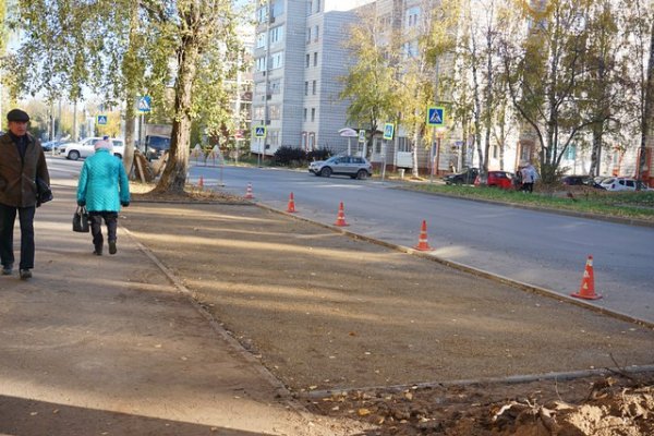 В Сыктывкаре на перекрестке улиц Пушкина и Ленина обустраивают новую автобусную остановку