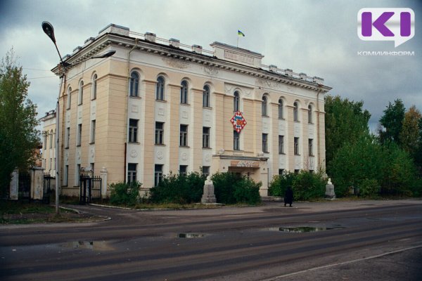 Выплата подрядчику аванса по контракту на обустройство тротуаров в Печоре признано недействительным