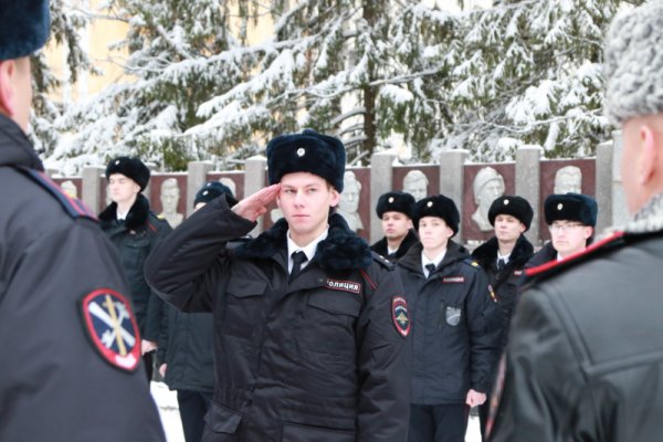 В Сыктывкаре у мемориала 