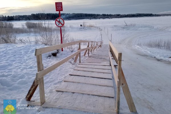 В Алешино завершают строительство 800-метровой пешеходной ледовой переправы