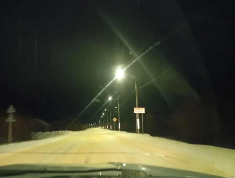 В Коми на участке дороги в селе Слудка установили 1,7 км нового освещения