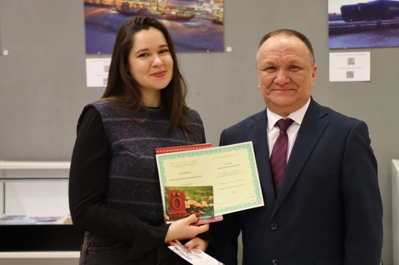 В Доме дружбы народов Коми вручили сертификаты выпускникам курсов коми языка

