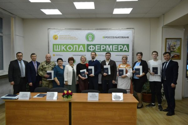 Участникам СВО в канун Года села в Коми вручили дипломы выпускников 
