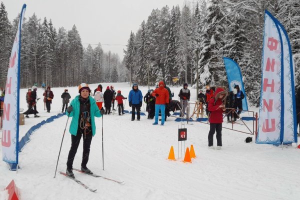 Счастливая домохозяйка показала советскую закалку на первенстве и чемпионате Сыктывкара по лыжному туризму 