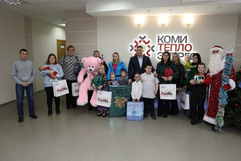Генеральный директор "Комитеплоэнерго" принял участие в благотворительной акции "Ёлка желаний"